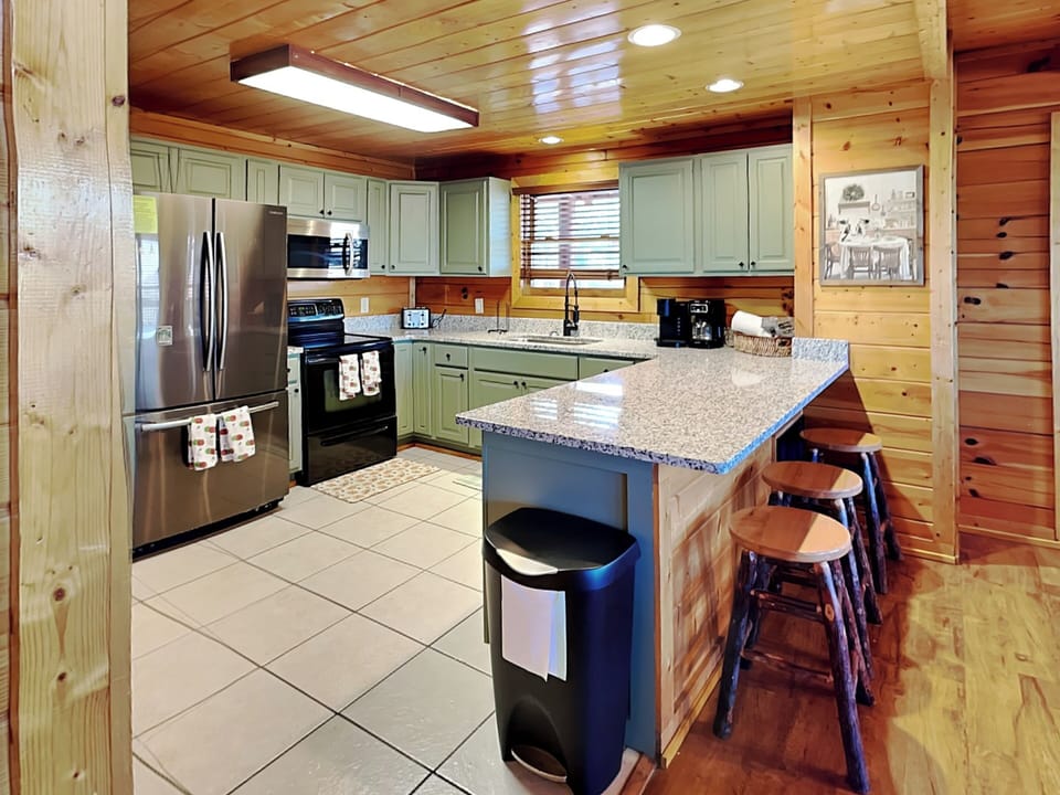 Fully Equipped Kitchen with Stainless Steel Appliances  + 3 Breakfast Bar Seats