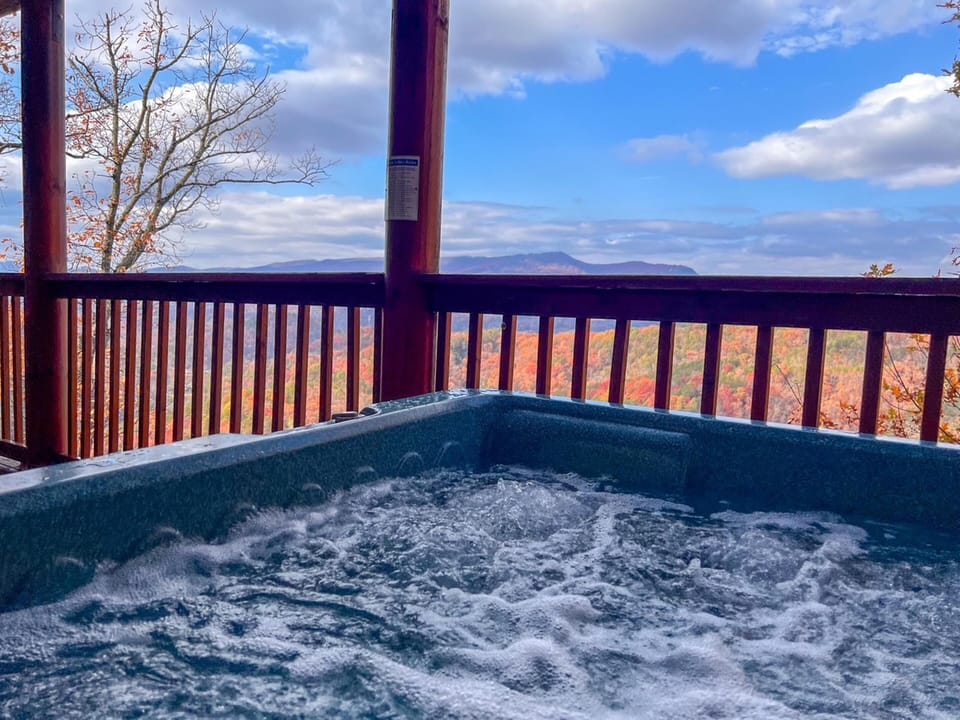 Hot Tub with Fall Mountain View