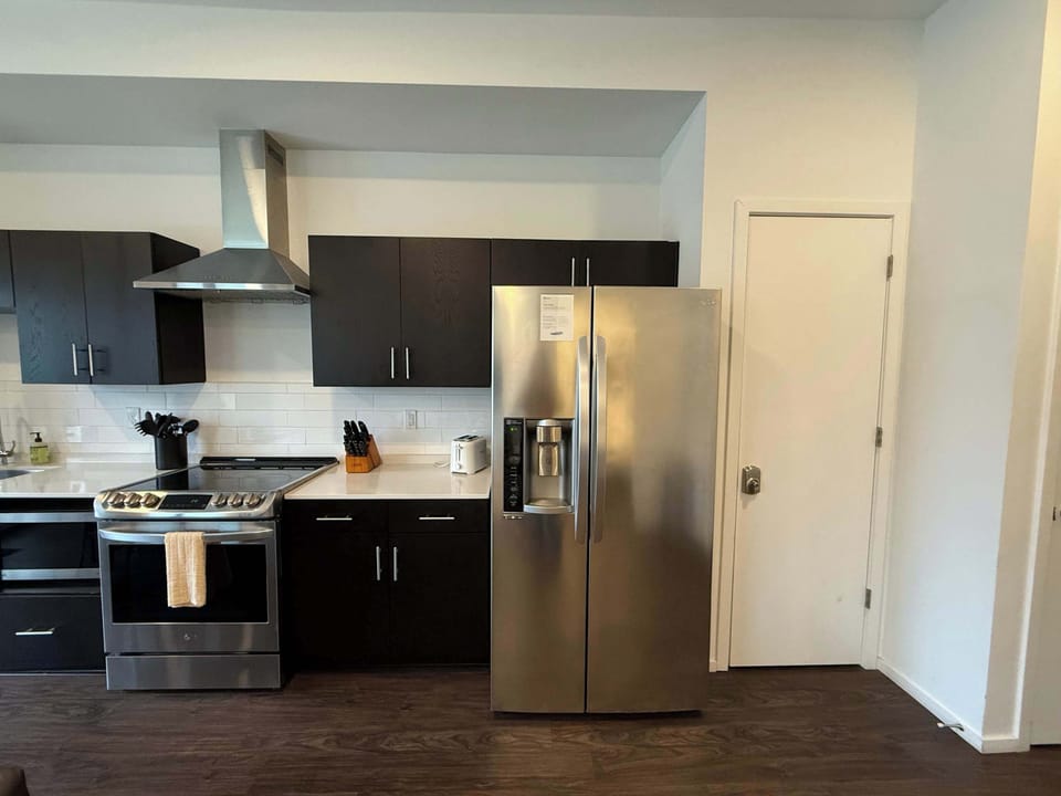 The stylish open kitchen offers ample space & every home comfort