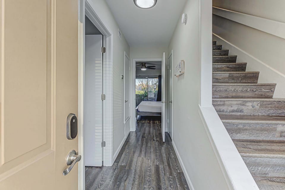 Lower level landing 
