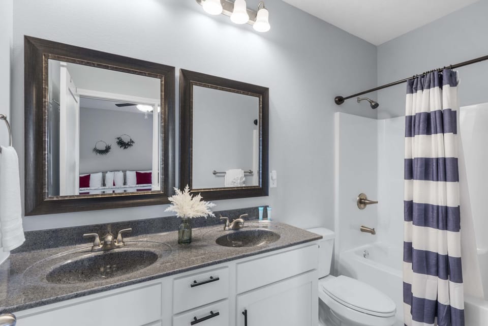 A dual vanity & shower/tub combo are available in this king ensuite