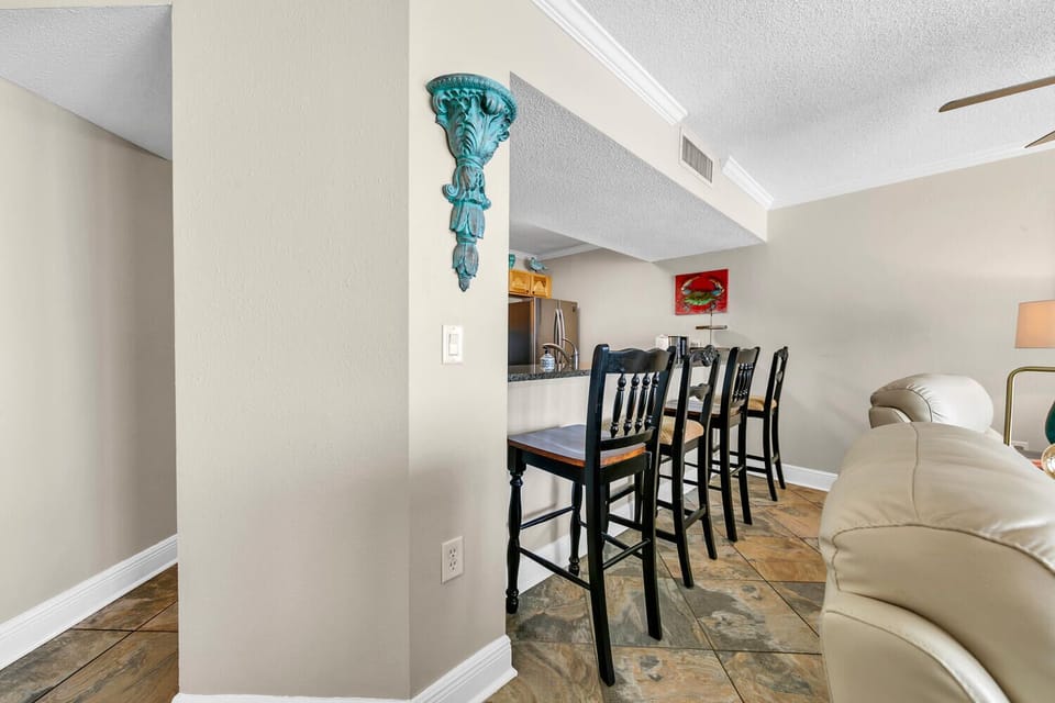 Eat-in bar seating