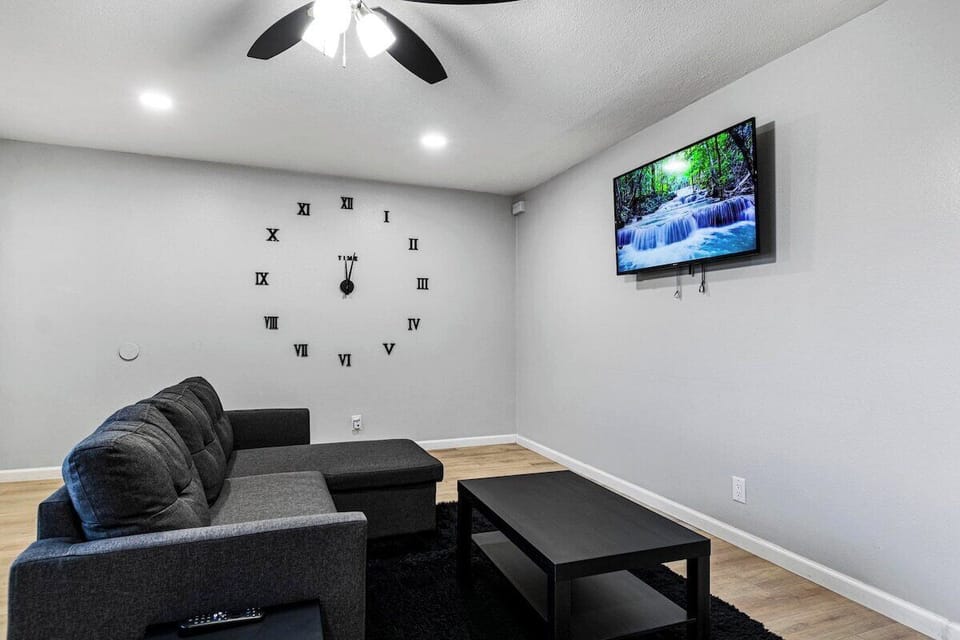 Living Room
TV 55''