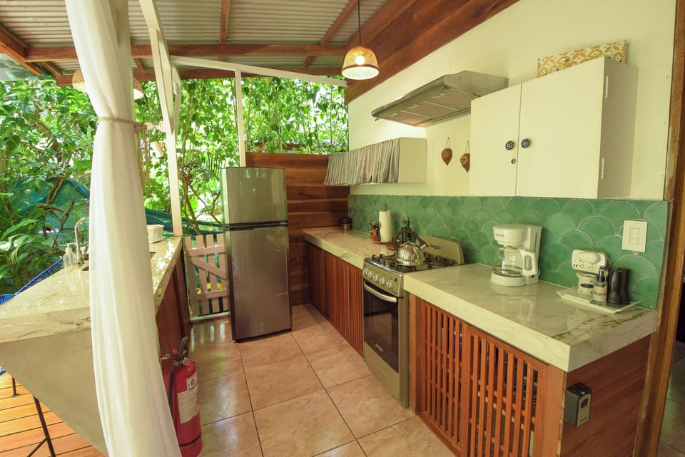 House, 3 Bedrooms, Garden View | Private kitchen