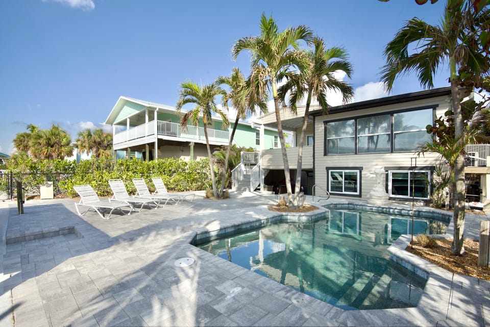 Welcome to Tan Lines!