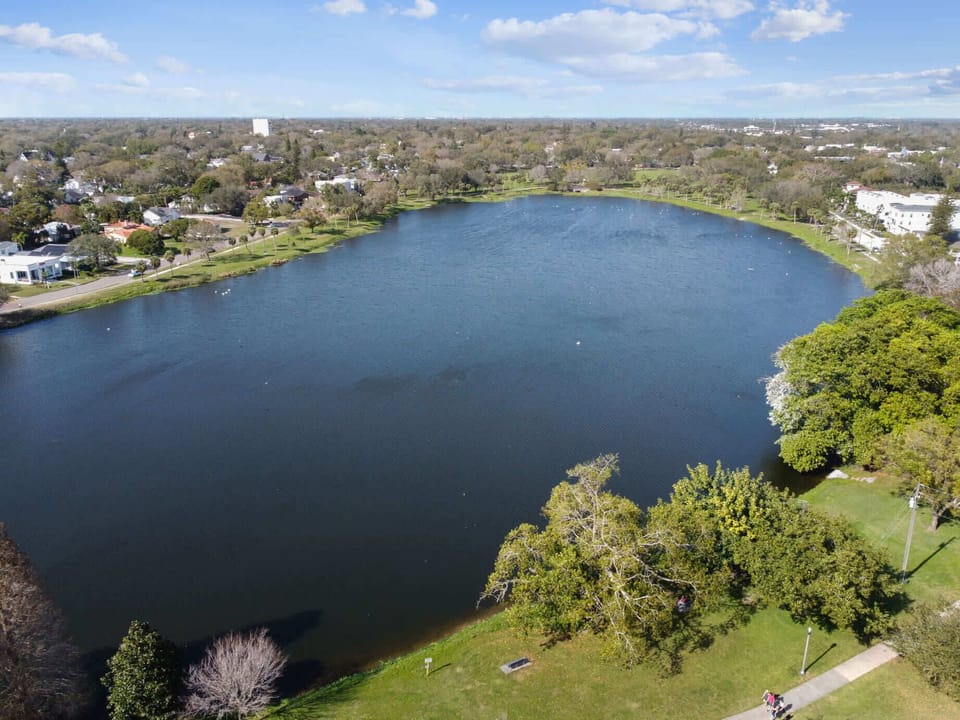 St Pete vacation rental near scenic lake with walking trail and park