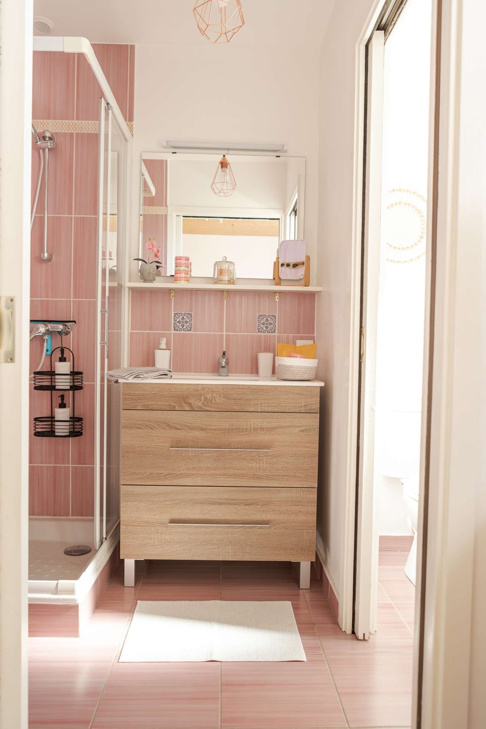 The toilet is adjoining the bathroom, you will have your privacy thanks to its pocket door. A lock is also present to close the bathroom door.