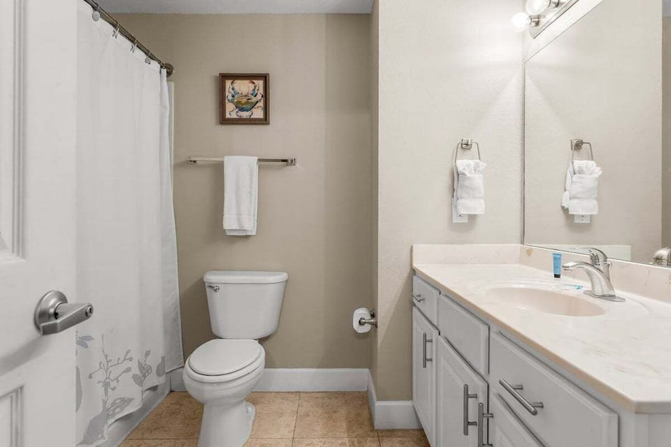 The guest bath features a shower‑tub combo that's great for both quick rinses and relaxing soaks.