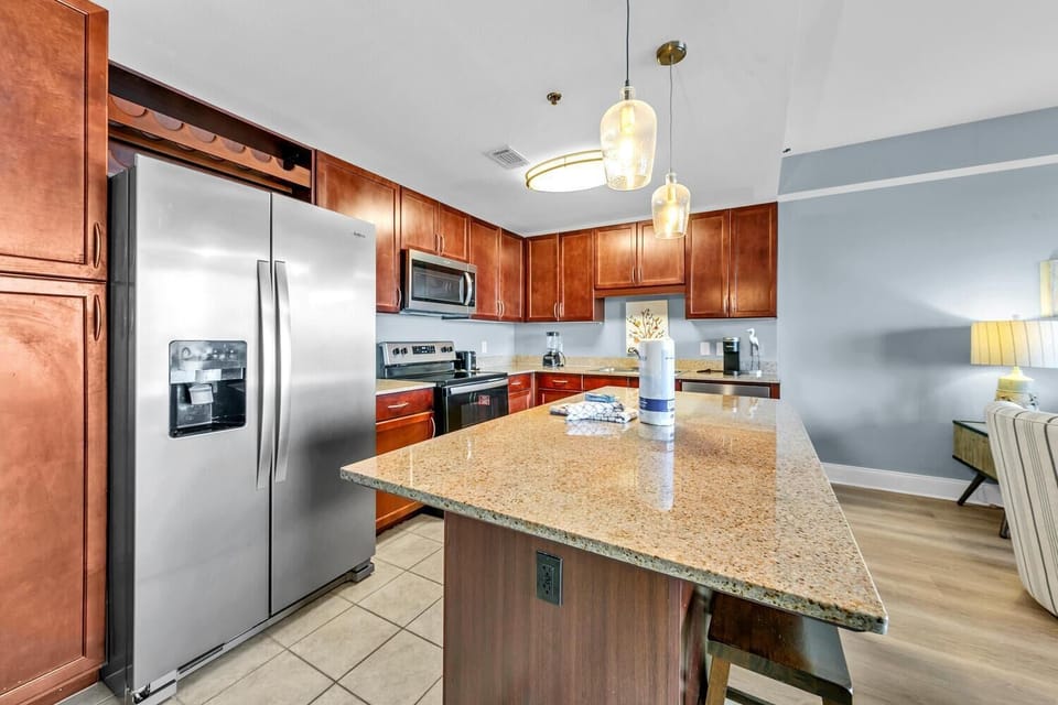 Condo, 1 King Bed with Sofa bed (Laketown Wharf 317) | Private kitchen | Oven, toaster