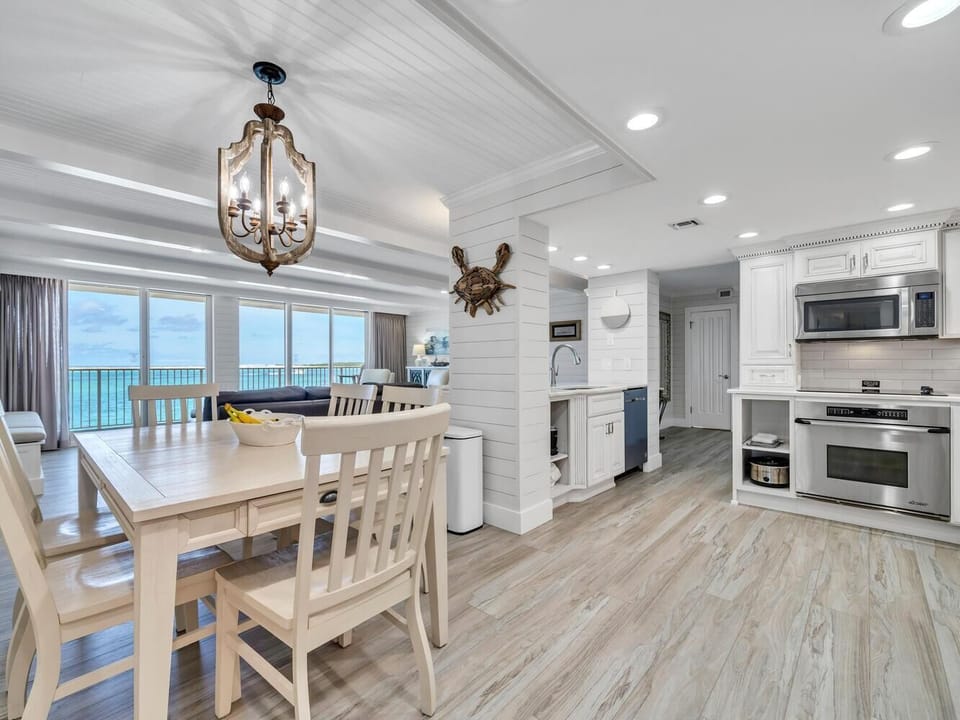 Condo, Multiple Beds (Waterview Towers 201) | Dining