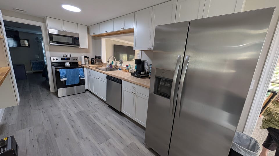 Fridge with icemaker and water & ice dispenser