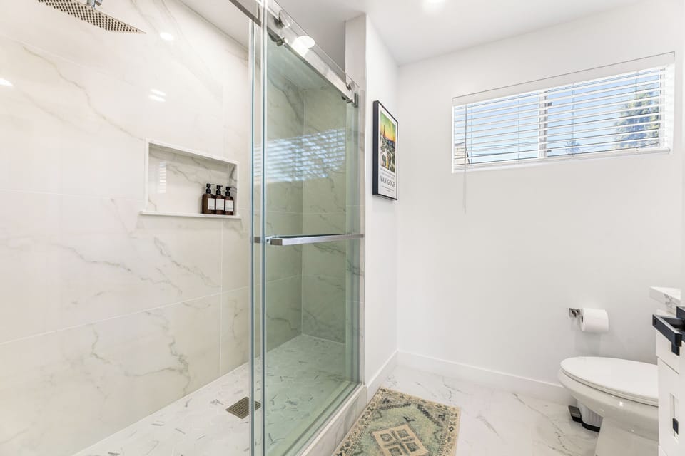 Ensuite bathroom 2