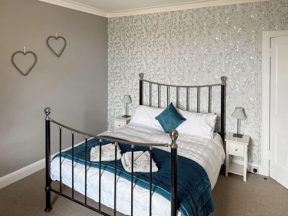 Double bedroom | Littlebay Apartment, Oban