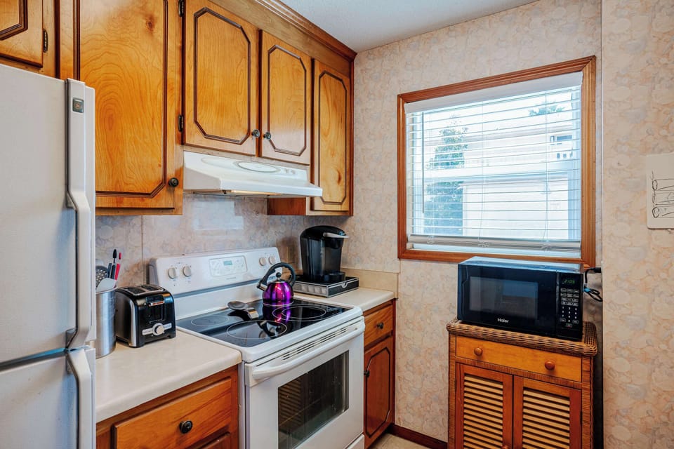 Townhome, Multiple Beds, Patio (Horizon Breeze) | Private kitchen | Fridge, microwave, oven, stovetop