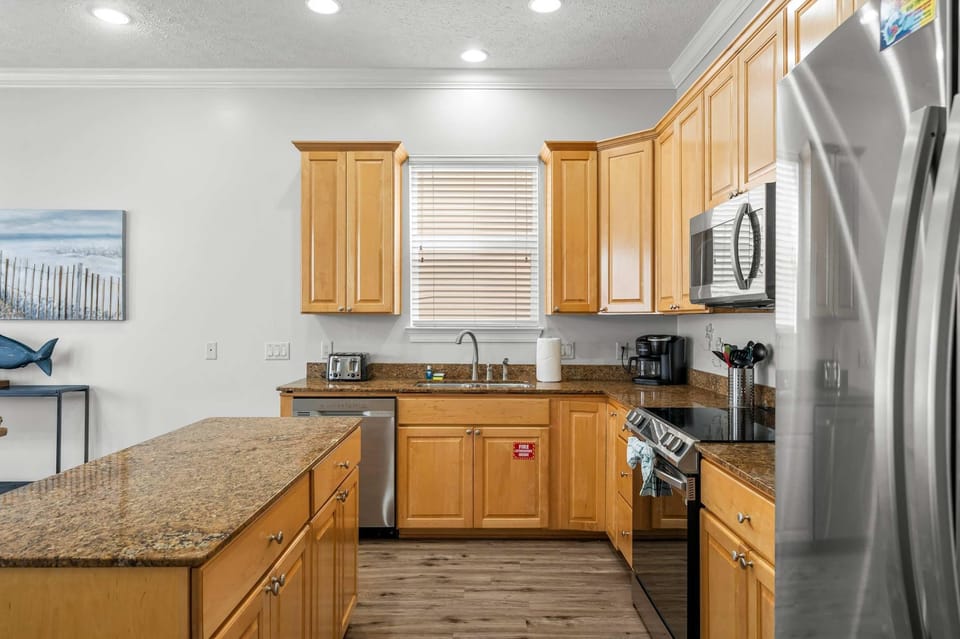 Townhome, Multiple Beds, Patio, Garden View (Palm Breeze Retreat) | Private kitchen | Fridge, microwave, oven, stovetop