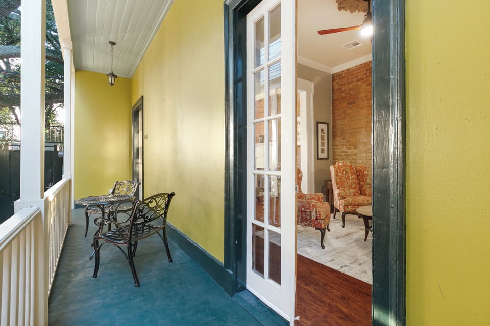 Armstrong Guest House features a private gallery-style porch in a serene setting