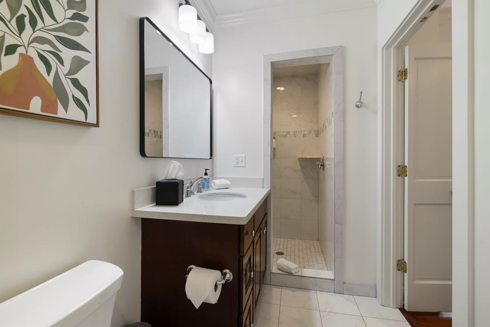Walk in Shower of the Shorty Guest House