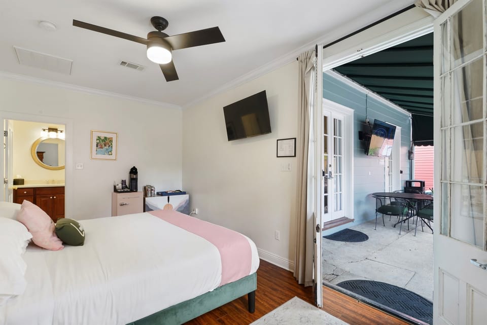 King Bedroom of the White Guest House