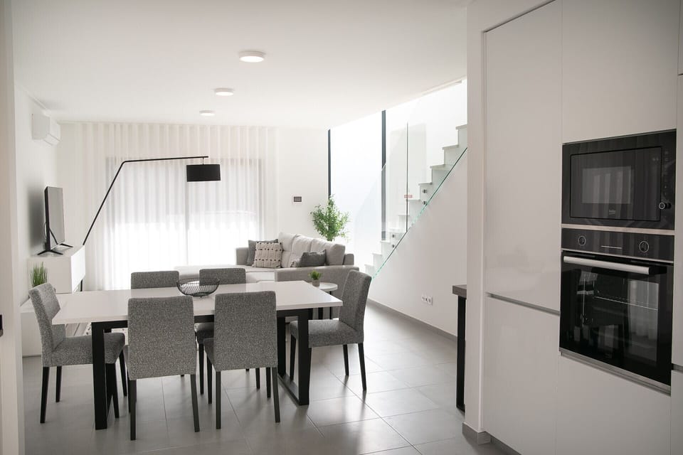 Casa do Cruzeiro, in Foz do Arelho, near the beach and Óbidos Lagoon. Modern environment, garden, and leisure area. Ideal for families and groups in the West.
