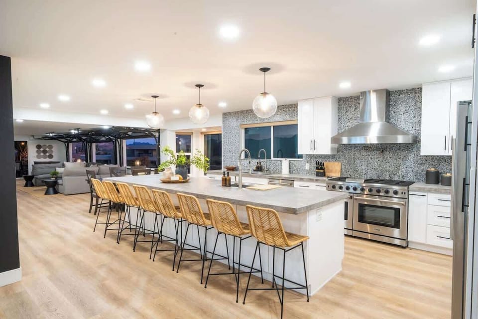 Guests enjoy interacting at the kitchen island along with a convenient eat in kitchen nook.  Additonal seating for 14 in this space. 