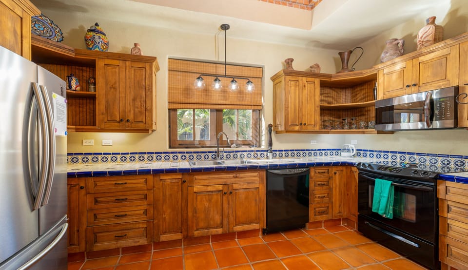 Fully equipped kitchen.