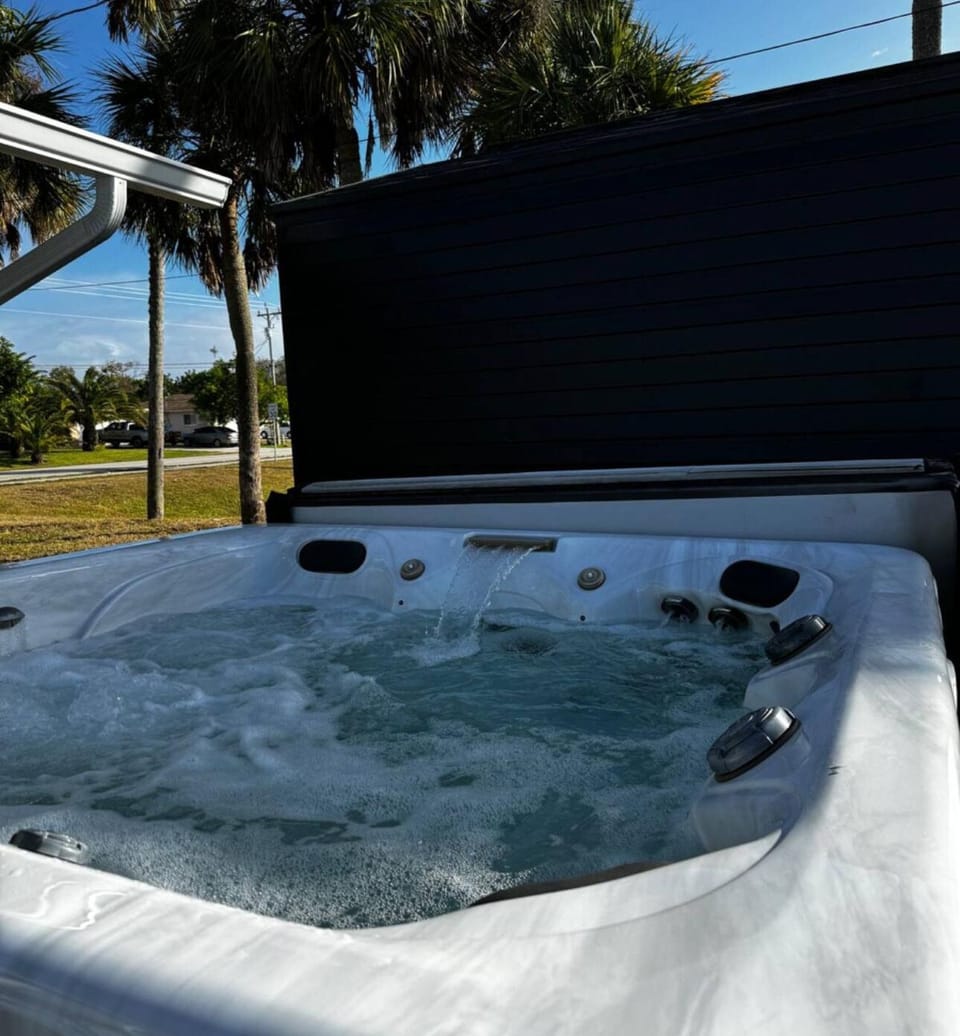 Outdoor spa tub