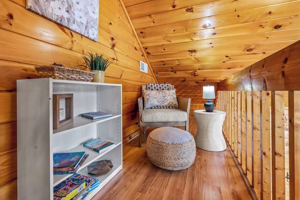 You can enjoy a nice quiet time in the lofted area.