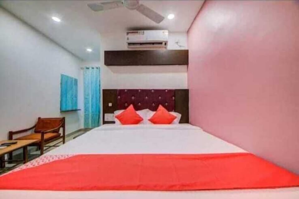 Classic Double Room, City View | Desk, free WiFi