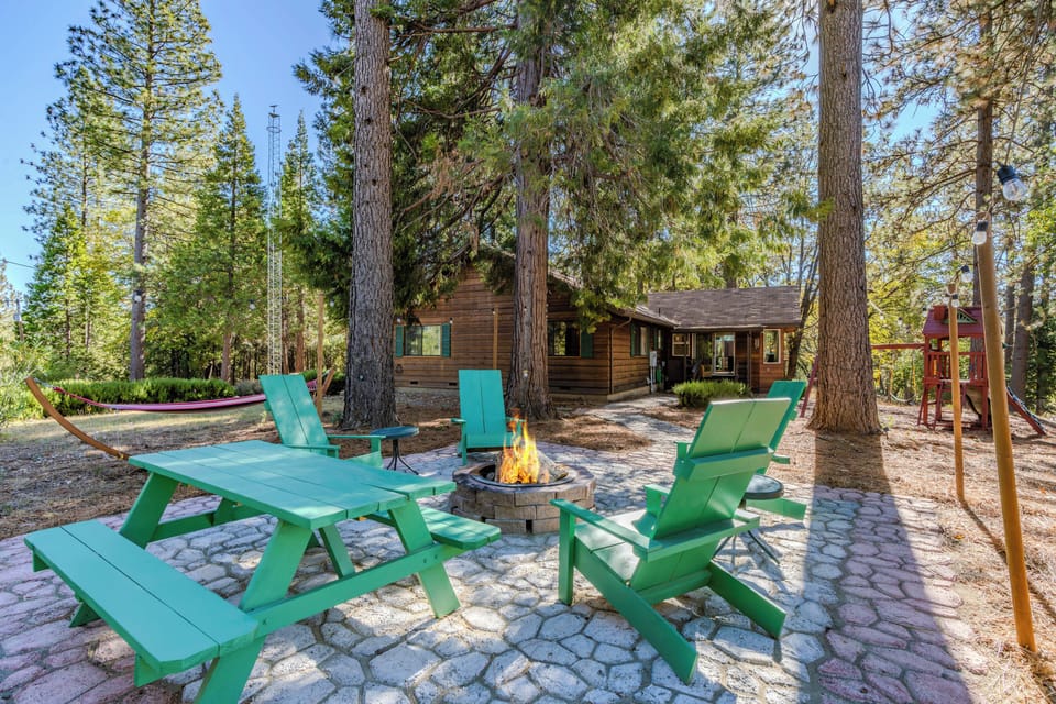 Cozy firepit with vineyard views, Adirondack chairs, and picnic table