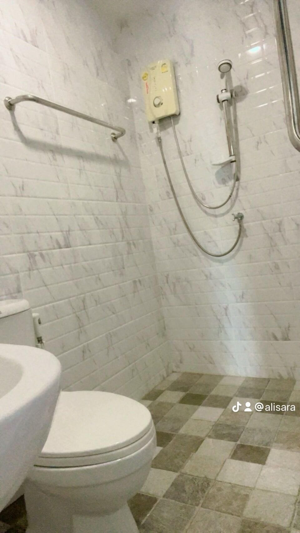 Shower, towels, soap, shampoo