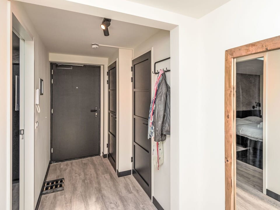 Flooring, Wall, Floor, Wood, Interior Design, Ceiling, Apartment, Wood Flooring, Room, Furniture