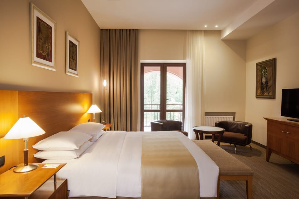 Presidential Suite | In-room safe, desk, blackout drapes, iron/ironing board