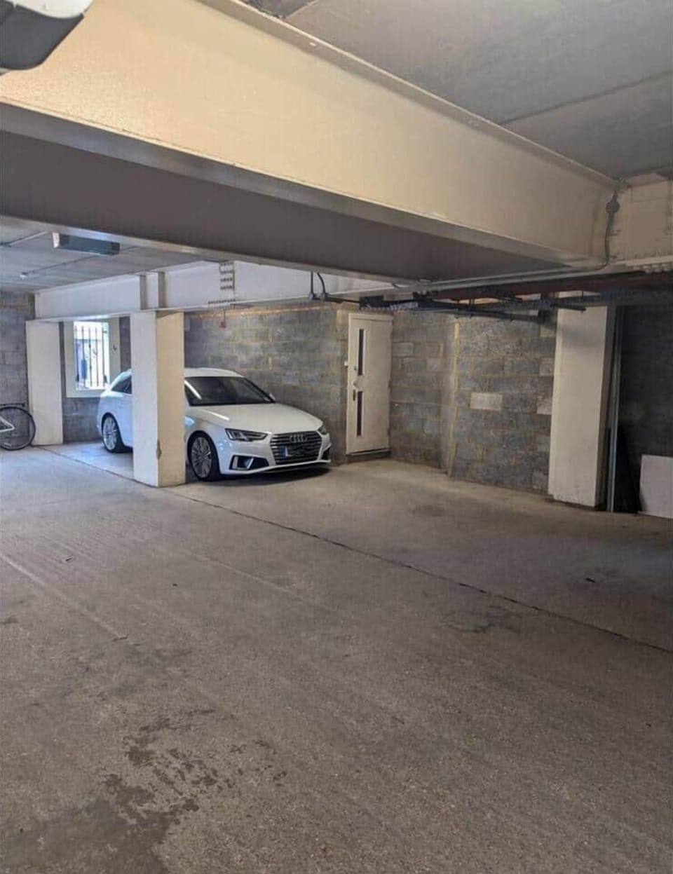 Showing car park space and size 