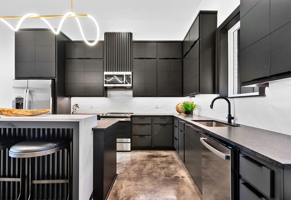 Compact but fully equipped, this kitchen is stocked with everything you need for a memorable cooking experience, from modern appliances to beautiful finishes.