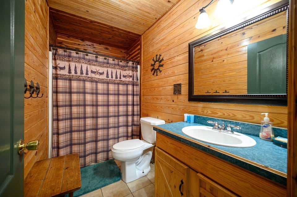 Bathroom with Shower/Tub