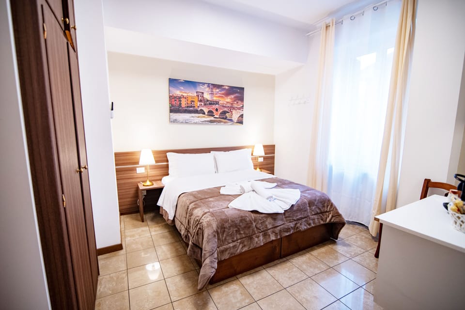 Comfort Room | Iron/ironing board, free WiFi