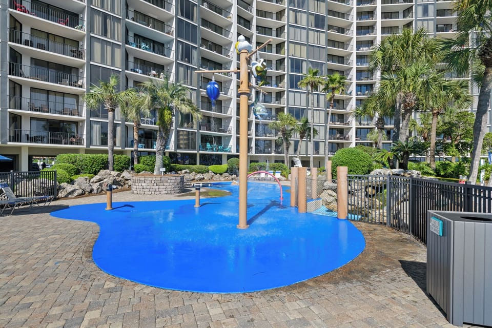 Kid's splash pad area!