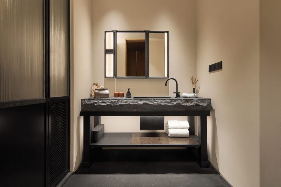 Premier Suite, Hill View | Bathroom | Hair dryer, slippers, towels, soap