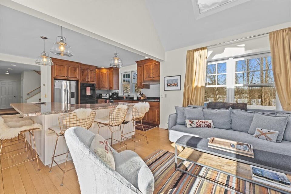 Little River Retreat - Comfort & Style in Stowe (5161)