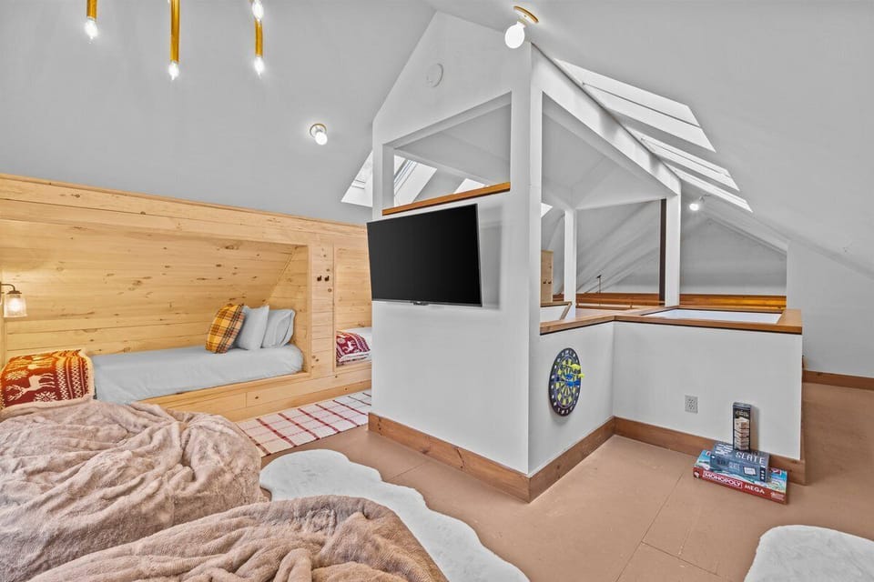 Charming Stowe Carriage House in the Woods (4926)