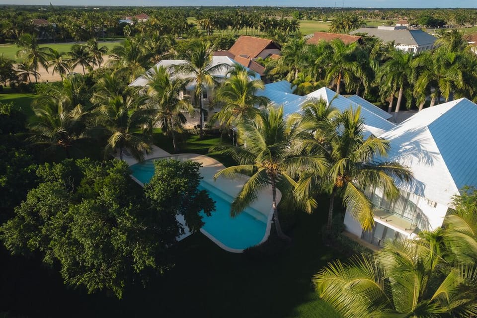 Large 8 BDR villa with staff at walking distance from private beach club (7687)