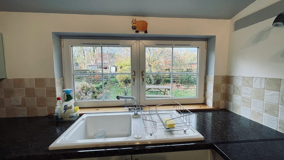 Cottage, 3 Bedrooms | Private kitchen | Full-size fridge, microwave, oven, dishwasher