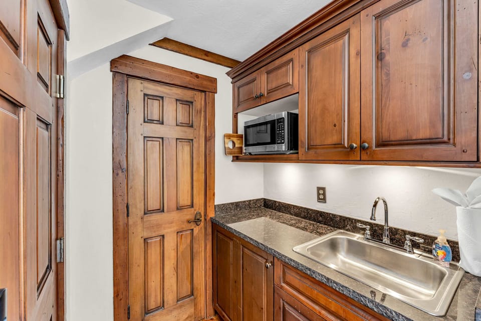 Bedroom 4 (studio, accessed through garage): Queen bed, electric fireplace, 55” Smart TV, kitchenette, en-suite bathroom, ground floor
