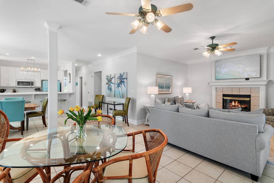Beautiful Space for Entertaining and Relaxing
