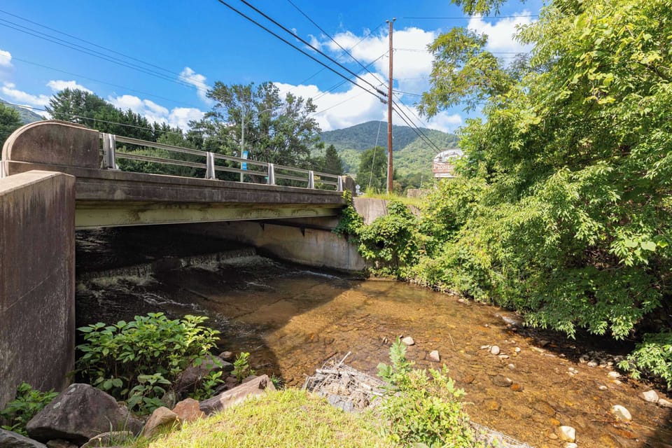 The Dogwood - Creek View