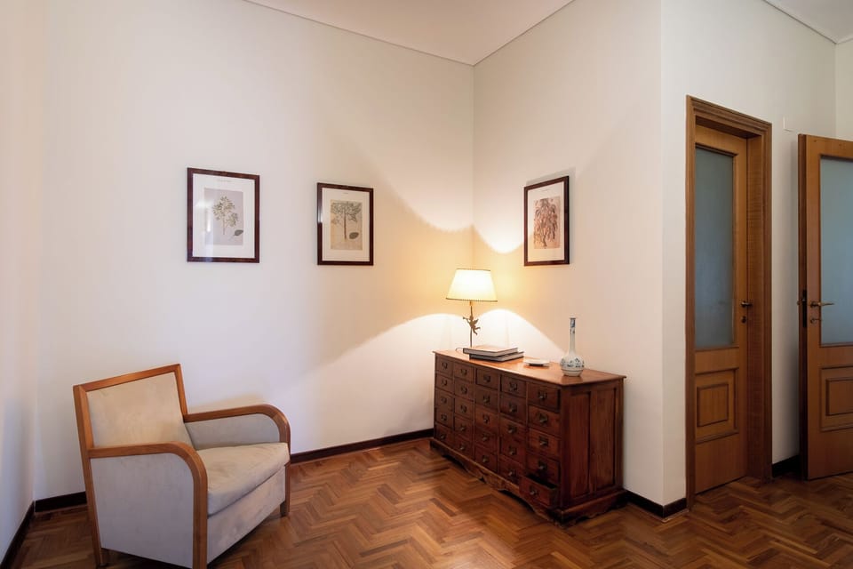 2 bedrooms, desk, laptop workspace, blackout drapes