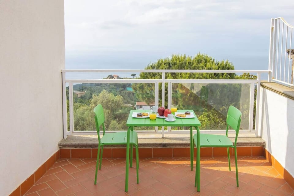 Villa | Balcony