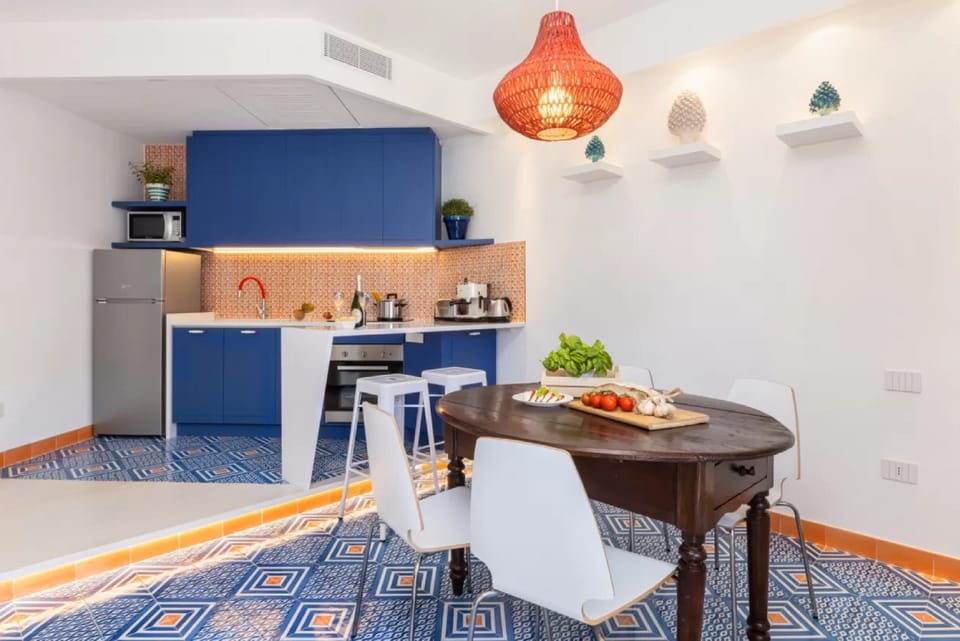 Apartment | Private kitchen | Fridge, oven, stovetop, coffee/tea maker