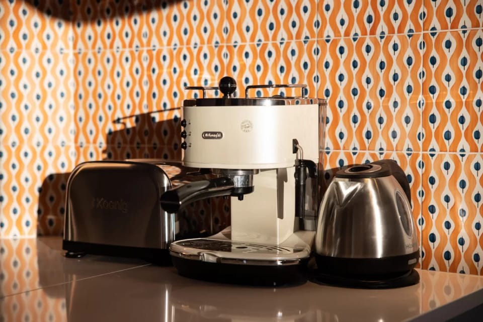 Apartment | Private kitchenette | Fridge, oven, stovetop, coffee/tea maker