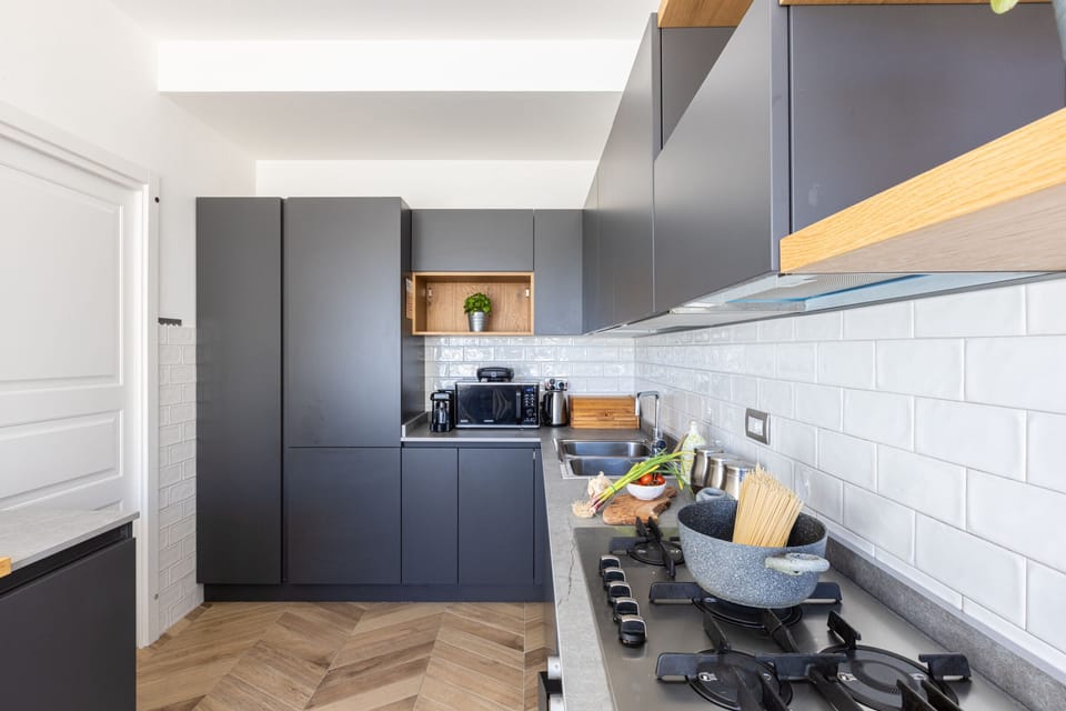 Fridge, oven, stovetop, dishwasher